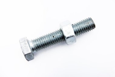 mo üzerinde büyük çelik metal altıgen somun dişi iplik ile parlayan nişanlı