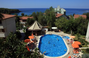 en iyi Türk otel yüzme havuzu ile mavi su görünümünde bir