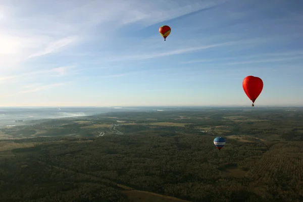 Θέα πεδίο, μπαλόνια, εξοχή, μπλε του ουρανού και ορίζοντα από — Φωτογραφία Αρχείου