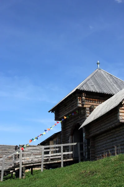 Давньоруська дерев'яна фортеця вежа з воротами і барвистих цегли, ВО — стокове фото