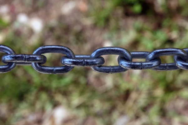 Big thick steel metal chain links foreground closeup outside — Stock Photo, Image