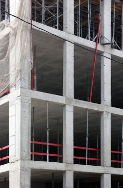 Bina yapım aşamasında monolitik ile güçlendirilmiş beton 