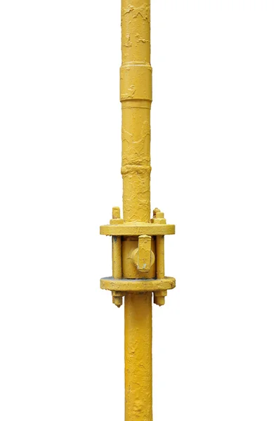 Vecchio gasdotto giallo arrugginito squallido con isolamento primo piano del rubinetto del gas — Foto Stock