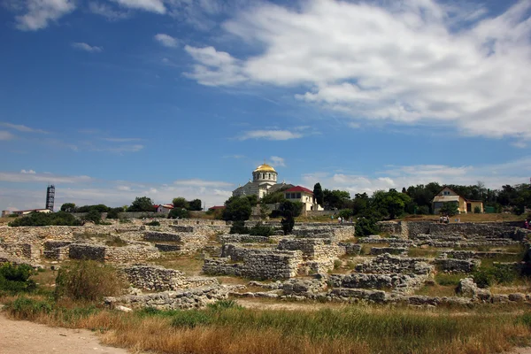 Las ruinas de piedra de la ciudad griega antigua de Chersonesos en la Crimea — Foto de Stock