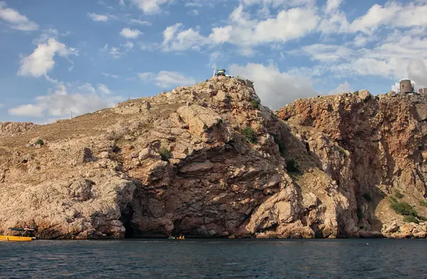 Blue sea and sand mountains on wild rocky crimean coast — Stock Photo, Image