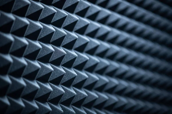 Ses kayıt odasında gri nemlendirici akustik köpük.