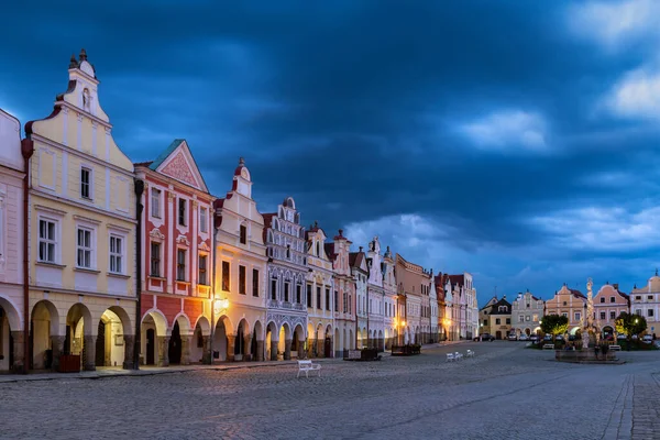 Hagyományos Házak Sora Telc Városában Csehországban Alkonyatkor Ezek Házak Főtéren — Stock Fotó