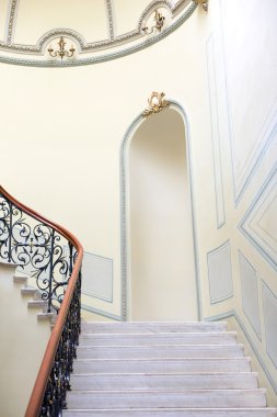 Binanın merdivenleri..