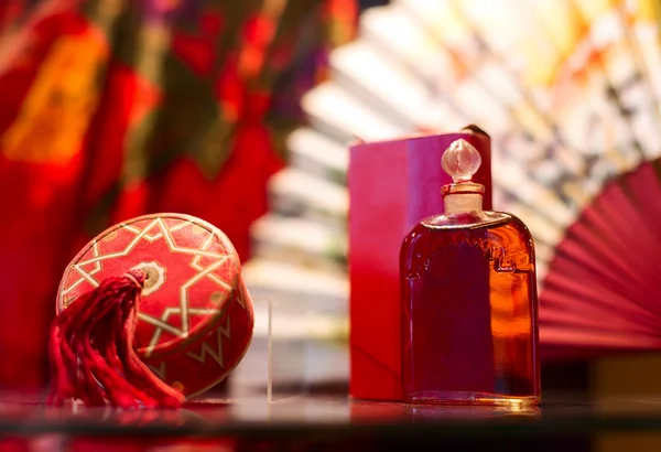 Vintage parfum en poeder rood. — Stockfoto