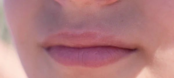 Χείλη Φυσικό Close Έφηβος Κορίτσι — Φωτογραφία Αρχείου