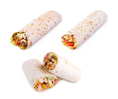 Üç lezzetli paket güzelce sergileniyor, renkli et, sebze ve soslar sergileniyor. Hızlı ve tatmin edici bir yemek için her zaman mükemmel..