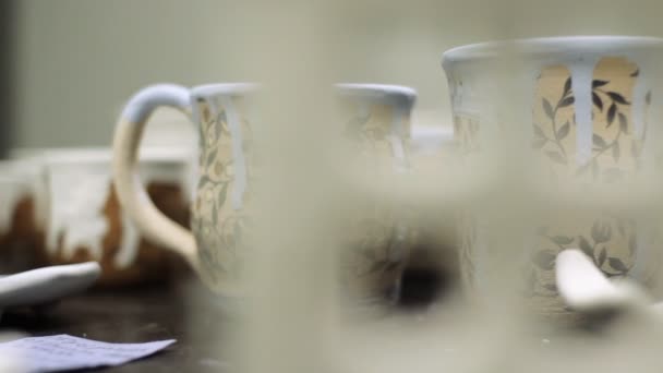 セラミックのカップ。手作り. — ストック動画