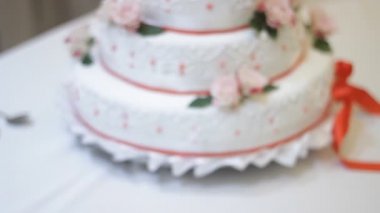 Taze çiçekli düğün pastası