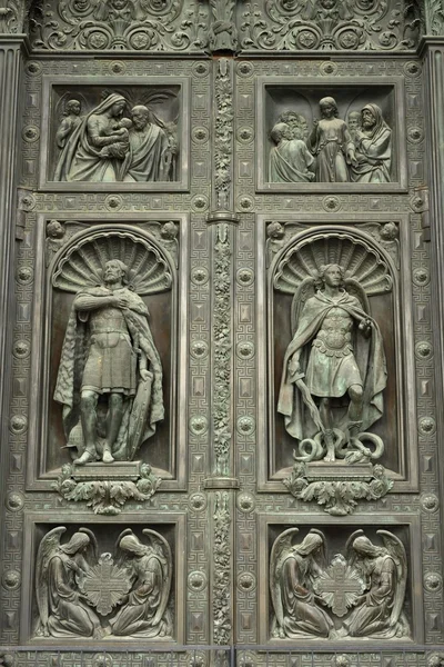 Porta della cattedrale . — Foto Stock