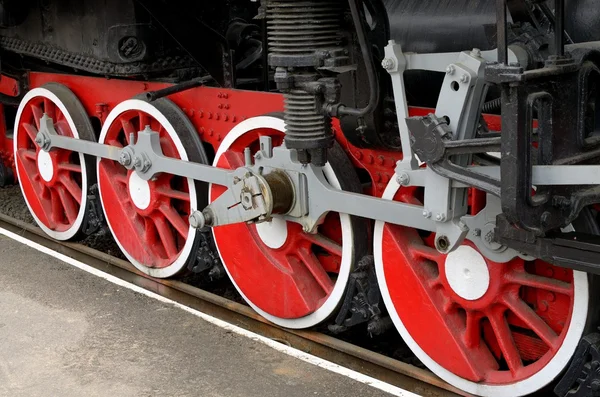 红色车轮的蒸汽机车 — 图库照片