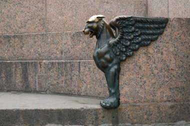 Bronz Gryphon Neva kıyısında.