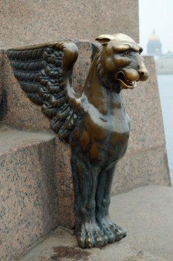 Bronz efsanevi canavar.