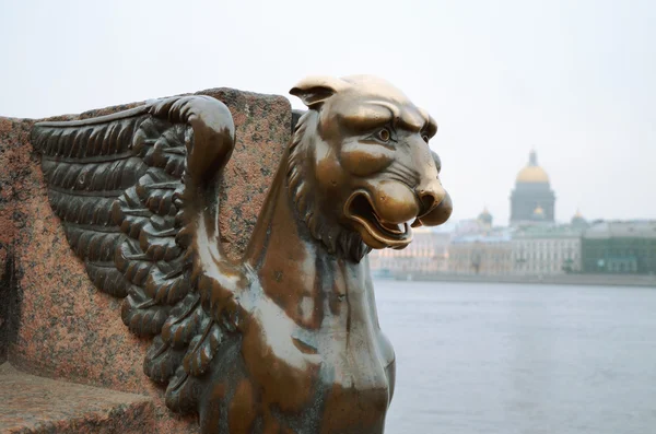 Griffin, St. Petersburg Üniversitesi dolgu üzerinde