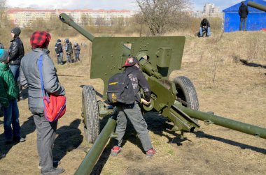 Çocuk topu topçu olacak.
