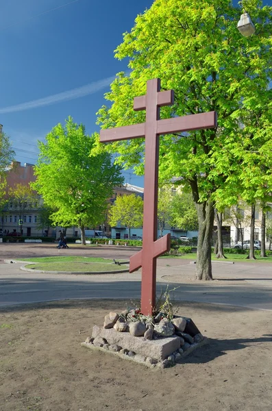 Croce in legno nella piazza Kulibina . — Foto Stock