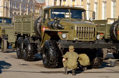 Araba geçit töreni için hazırlanıyor.