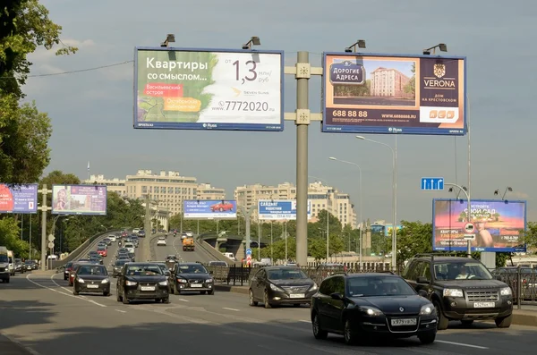 The movement of cars on the road. — Stock Photo, Image