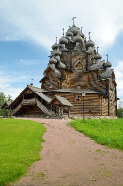 Tapınağa giden yol.