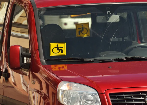 Autofahren mit Behinderung. — Stockfoto