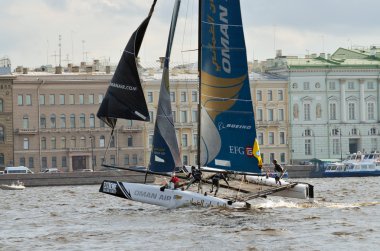 Bir katamaran riskli bir hile.