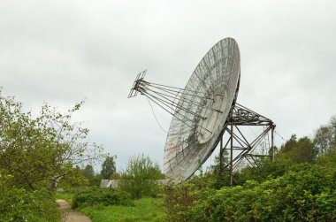 Observatorio bir radyo teleskop.