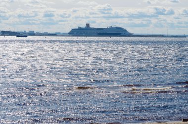 Denizdeki dalgaların glitter.