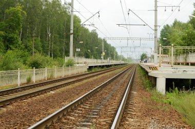 yolcular için bir tren istasyonu.