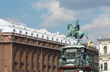 Nicholas ilk bakır anıt.