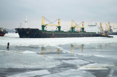 Tanker tugs dağıtma.
