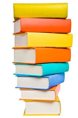 hemicircle üzerinde beyaz izole renkli kitap yığını