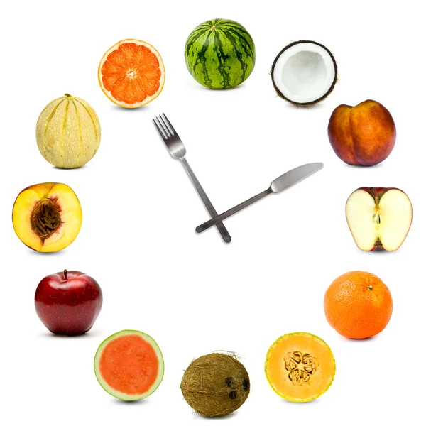 Reloj hecho de diferentes conjuntos de composición de frutas aislados en blanco —  Fotos de Stock