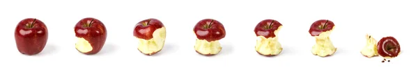 熟した赤いリンゴ組成別の一口を白で隔離設定 — ストック写真