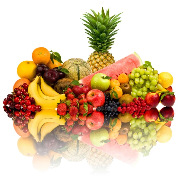 Μείγματα γευστική φρούτων σύνθεση που αντανακλάται απομονωθεί σε λευκό — Φωτογραφία Αρχείου