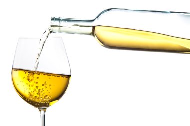 zarif beyaz şarap şişesi üzerinde beyaz izole cam pour