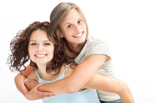 Krásná mladá dívka pár obejmout úsměv izolovaných na bílém — Stock fotografie