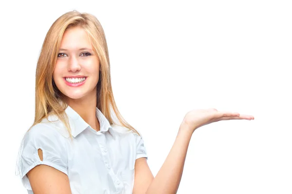 Bela loira sorridente menina com branco camisa mostrar produto isolado no branco — Fotografia de Stock