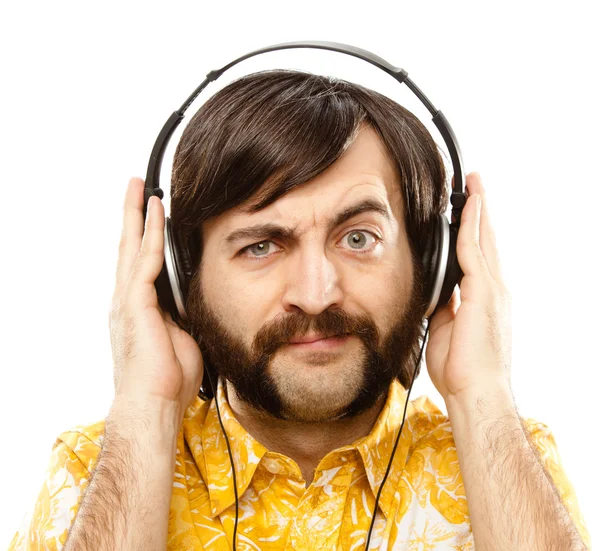 1970 vintage show man cantar com camisa havaiana e fones de ouvido isolados em branco — Fotografia de Stock