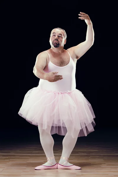 Engraçado gordura clássico dançarino no fundo preto — Fotografia de Stock