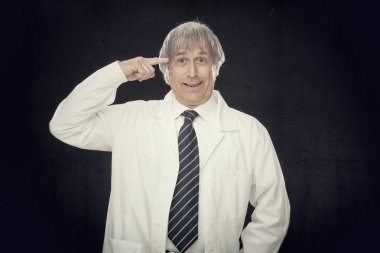 blackboard kopya alanı ile deli beyaz Profesör veya bilim adamı düşünüyorum