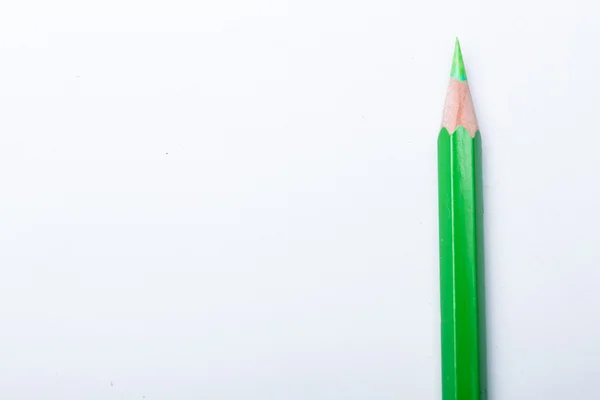 绿色的铅笔关闭了孤立在白色 — 图库照片
