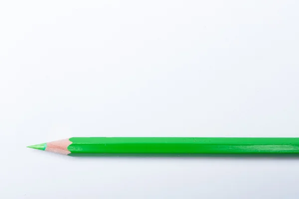 绿色的铅笔关闭了孤立在白色 — 图库照片