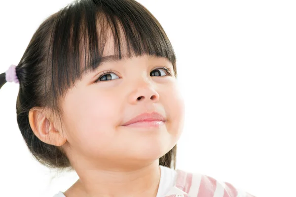 Азіатська усміхнена маленька дівчинка з косичкою ізольована на білому — стокове фото