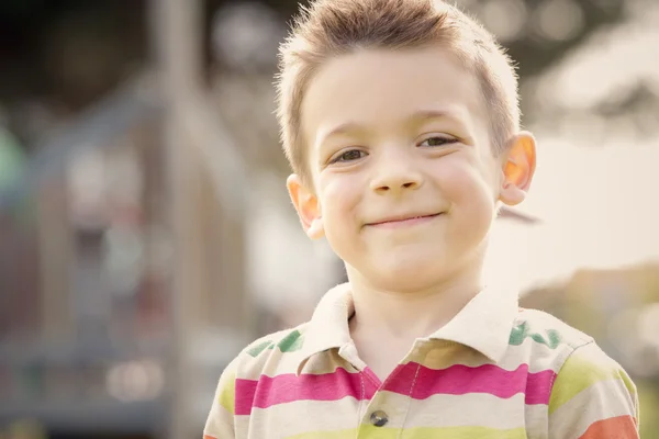 Happy smiling blond child play in the park — Stock Photo, Image