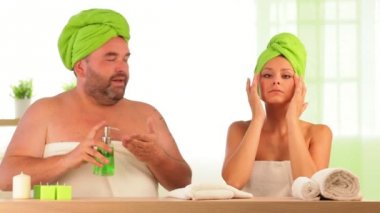 Kilolu adam kadına Sağlık Spa güzellik bakımı öğretmek