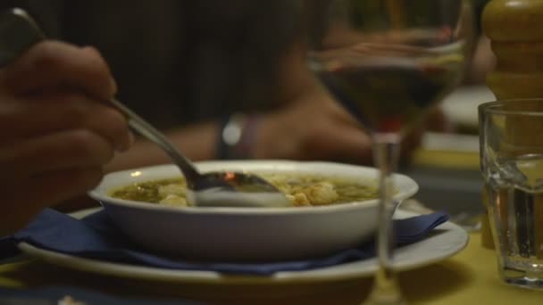 Plato de sopa italiana — Vídeo de stock